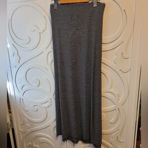 Old Navy Navy Striped Skirt - 1X